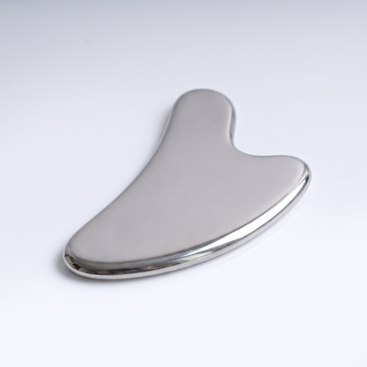 Eloren Skin Ritual - piedra Gua Sha, ángulo 3/4